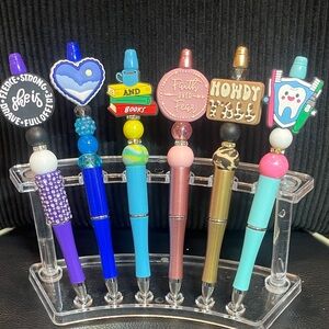 Beaded decorative pen with fun/ unique topper(1 pen)